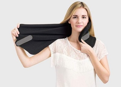 Chiếc gối du lịch Trtl Travel Pillow giúp bạn ngủ ngon trong những chuyến bay dài